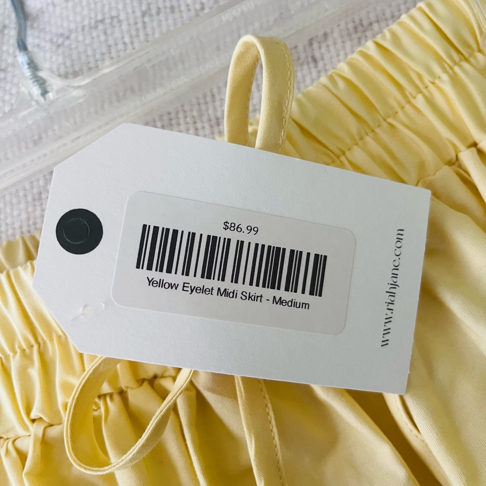 NWT Elegant Yellow Embroidered Eyelet Scalloped edge Skirt New with tags - Picture 4 of 5